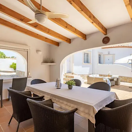 Villa Mackay By Abahana Calp