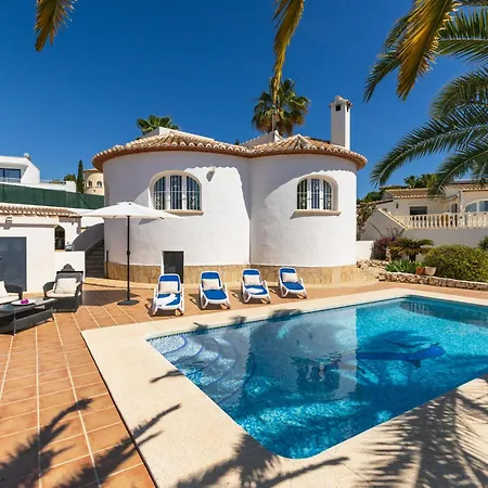 Mackay By Abahana Calpe